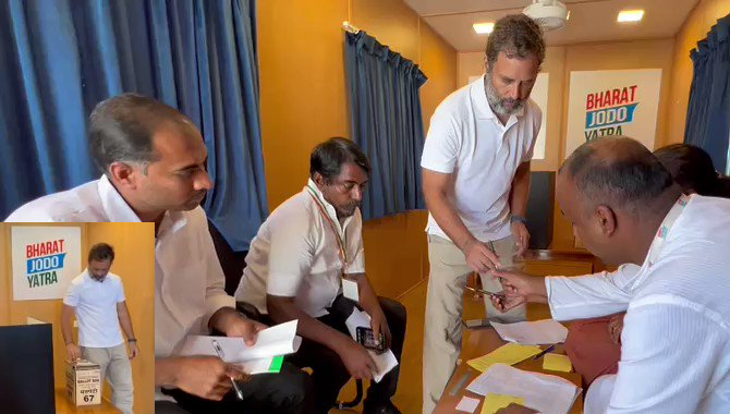 ఓటు హక్కు వినియోగించుకున్న రాహుల్ గాంధీ