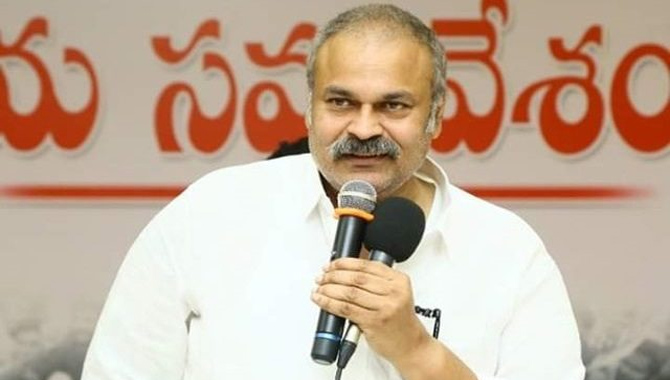 వైసీపీ వాళ్ళు తిడితే భావోద్వేగంతో.. జనసైనికులు కోప్పడితే కేసులా?: నాగబాబు