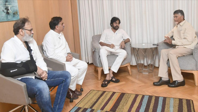 ఏపీ రాజకీయాల్లో సంచలనం..! పవన్‌ కల్యాణ్ తో చంద్రబాబు భేటీ..!