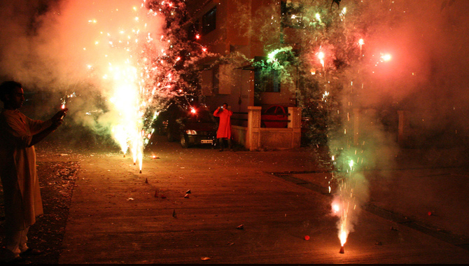 ఢిల్లీ ప్రభుత్వం కీలక నిర్ణయం.. దీపావళి రోజున