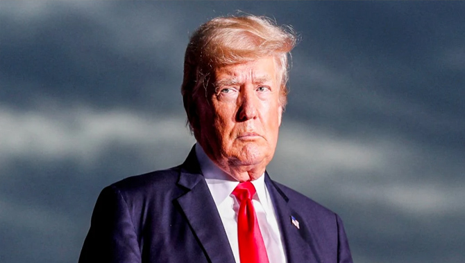 తప్పని తెలిసీ కూడా డొనాల్డ్ ట్రంప్ సంతకం!