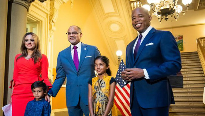 న్యూయార్క్ లో బడులకు దీపావళి సెలవు