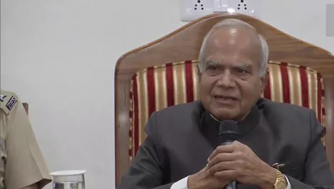 వీసీ పోస్టులను రూ.40-50 కోట్లకు అమ్మేవాళ్లు.. పంజాబ్ గవర్నర్ సంచలన వ్యాఖ్యలు