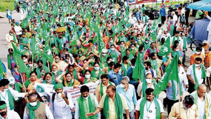 అమరావతి రైతులు కీలక నిర్ణయం…. పాదయాత్రకు