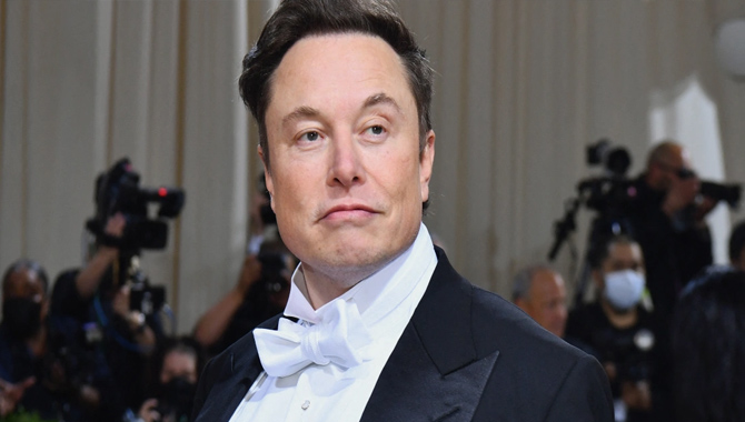 ఎలాన్ మస్క్ కు ఉద్యోగుల హెచ్చరిక