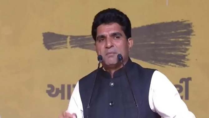 ఆప్ కీలక నిర్ణయం.. గుజరాత్ సీఎం అభ్యర్థిగా