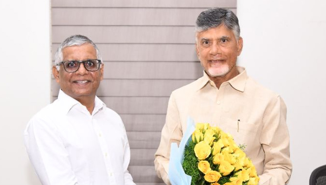ఐఎస్‌బీ ఉత్సవాలకు చంద్రబాబుకు ఆహ్వానం