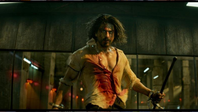 షారుఖ్‌ఖాన్ ‘ప‌ఠాన్‌’లో స‌రైన శ‌రీర ఆకృతితో క‌నిపించ‌డం కోసం శాయ‌శ‌క్తులా కృషి చేసాడు – సిద్ధార్థ్ ఆనంద్‌