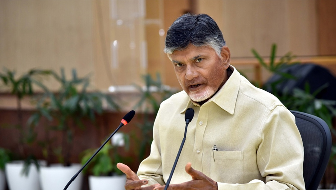 ఎన్‌టీఆర్ విగ్రహానికి చెప్పులు కట్టారు.. బుద్ధి మార్చుకోవాలన్న చంద్రబాబు