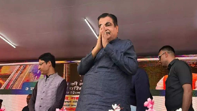 కేంద్ర మంత్రి నితిన్ గడ్కరీకి అస్వస్థత