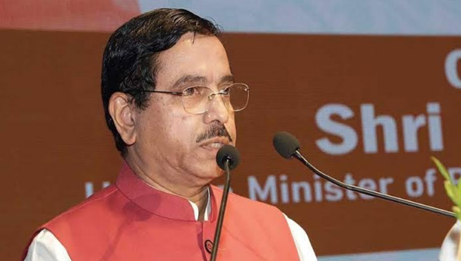 ప్రధాని మోదీ మార్గదర్శనంలో దేశం దూసుకుపోతోంది: కేంద్ర మంత్రి ప్రహ్లాద్ జోషి