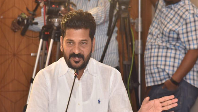 ఆ నలుగురు సత్యహరిశ్చంద్రుడి వారసులు.. బీజేపీ, టీఆర్ఎస్‌లపై రేవంత్ ఫైర్