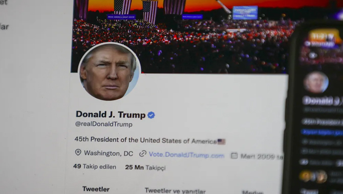 డొనాల్డ్ ట్రంప్ ట్విటర్ ఖాతా పునరుద్ధరణ