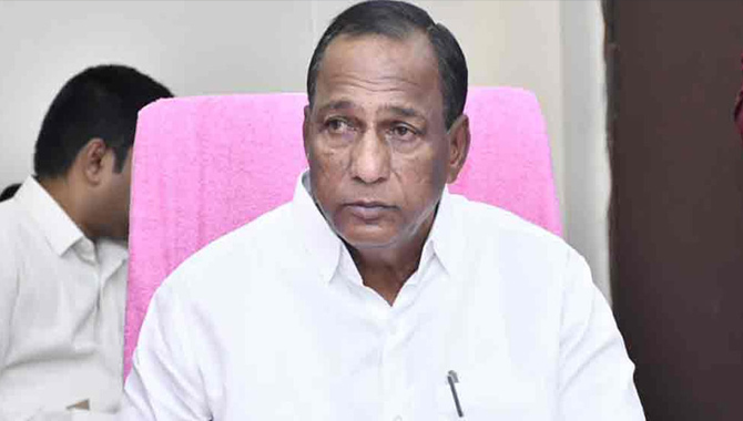 మంత్రి మల్లారెడ్డిపై ఐటీ దాడులు.. తలుపులు పగలగొట్టి లోనికి వెళ్లిన అధికారులు..