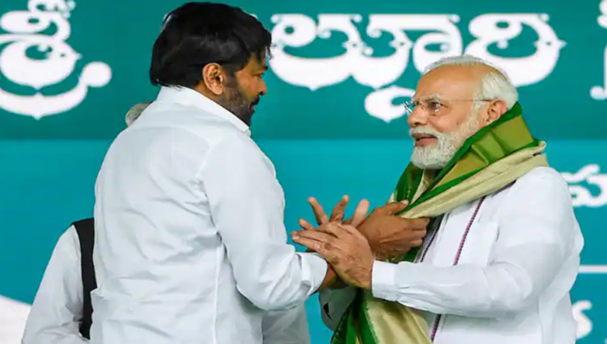చిరంజీవికి బీజేపీ గాలం వేస్తోందా..? అవార్డ్ అందుకేనా..?