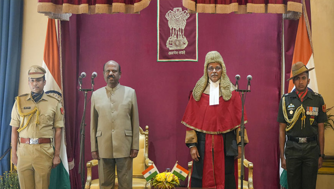 బెంగాల్ గవర్నర్ గా ఆనంద బోస్‌ ప్రమాణస్వీకారం