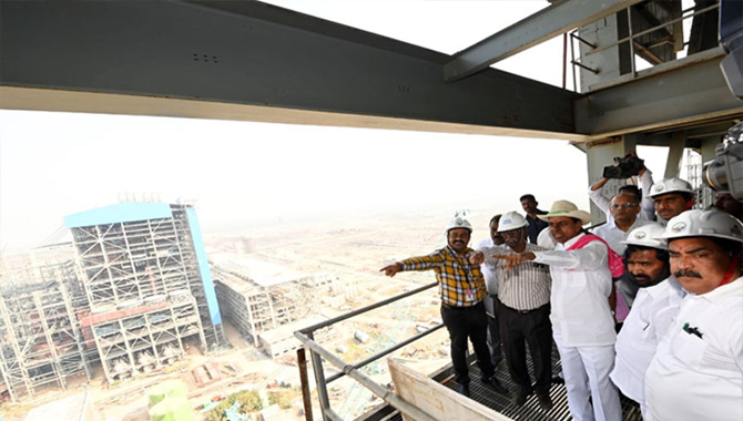 యాదాద్రి పవర్ ప్లాంట్ ను పరిశీలించిన సీఎం కేసీఆర్