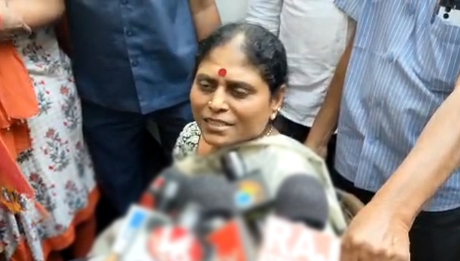 ప్రశ్నిస్తే దాడులు చేస్తారా?.. మేం ప్రభుత్వాలు నడపలేదా?