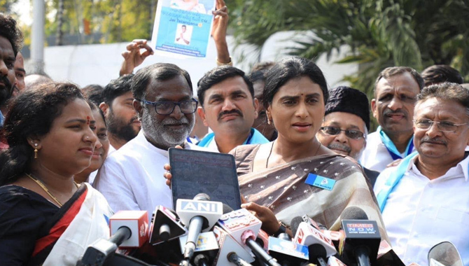 షర్మిల ఎవరు విసిరిన బాణం..?