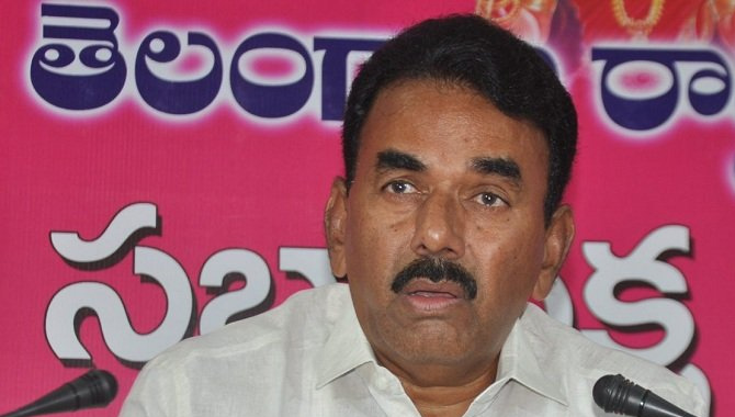 టీఆర్ఎస్ కు కీలక నేత షాక్ ఇవ్వబోతున్నారా..?