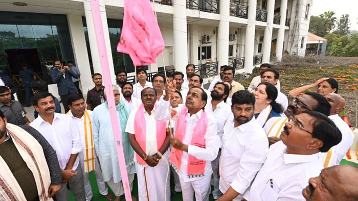 ఢిల్లీ ఎర్రకోటపై ఎగిరేది గులాబీ జెండానే : సీఎం కేసీఆర్‌ 