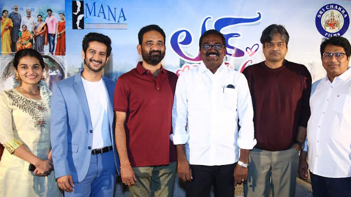 కె దశరథ్ , డివై చౌదరి ‘లవ్ యూ రామ్’ టీజర్ లాంచ్ చేసిన డైరెక్టర్ హరీష్ శంకర్ కె దశరథ్ , డివై చౌదరి ‘లవ్ యూ రామ్’ టీజర్ లాంచ్ చేసిన డైరెక్టర్ హరీష్ శంకర్