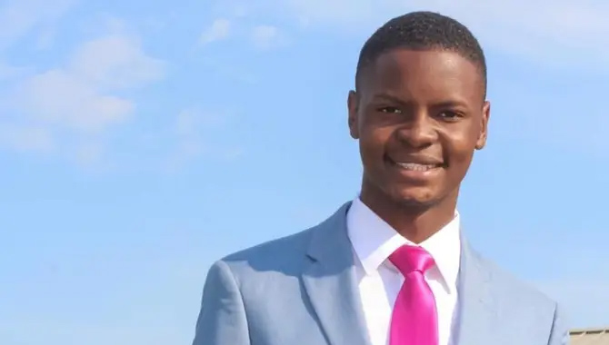 అమెరికాలో చరిత్ర సృష్టించిన నల్ల జాతీయ విద్యార్థి