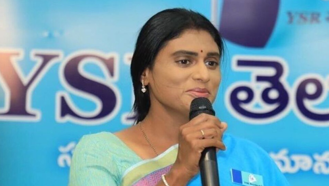 వైఎస్ షర్మిల పాదయాత్రకు హైకోర్టు గ్రీన్‌ సిగ్నల్‌