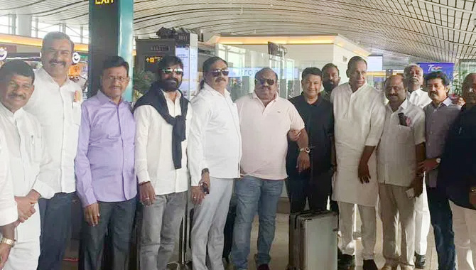 ఢిల్లీకి పయనమైన తెలంగాణ మంత్రులు