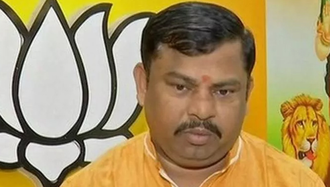 మీకోసం పోరాటం చేసేది బీజేపీ మాత్రమే : రాజాసింగ్