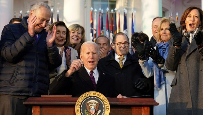 స్వలింగ వివాహాలకు చట్టబద్ధత బిల్లుపై జోబైడెన్ సంతకం స్వలింగ వివాహాలకు చట్టబద్ధత బిల్లుపై జోబైడెన్ సంతకం