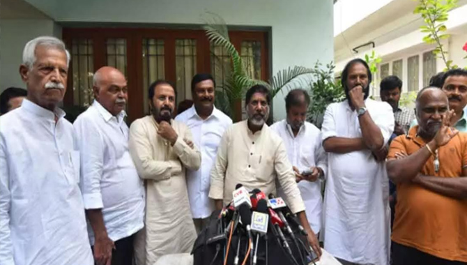 కాంగ్రెస్ సీనియర్ల అసమ్మతి రాగం వెనుక భారీ వ్యూహం..?