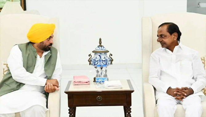 సీఎం కేసీఆర్ తో పంజాబ్ సీఎం భేటీ