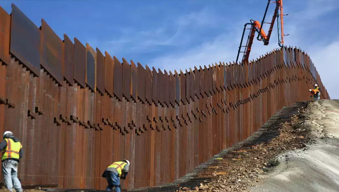 అమెరికా-మెక్సికో సరిహద్దుల్లో విషాదకర ఘటన