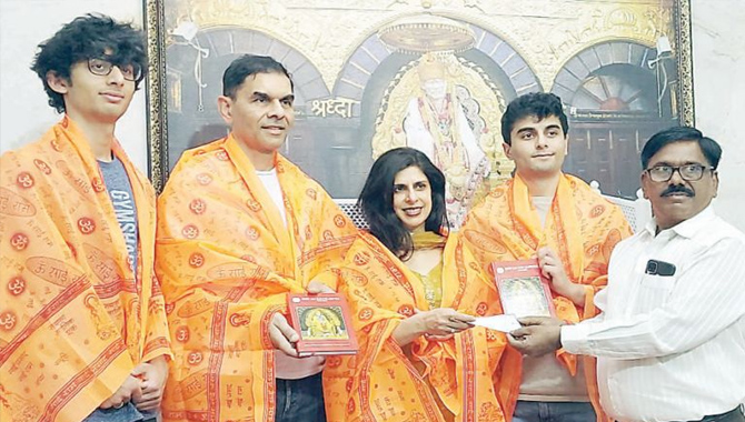 కాలిఫోర్నియా భక్తుడు షిర్డీ సాయిబాబాకు విరాళం