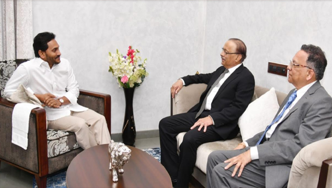 ముఖ్యమంత్రి వై.ఎస్‌. జగన్‌ను కలిసిన డాక్టర్‌ ప్రేమ్‌సాగర్‌ రెడ్డి