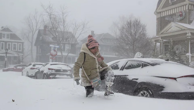అమెరికాలో బాంబ్ తుపాను బీభత్సం