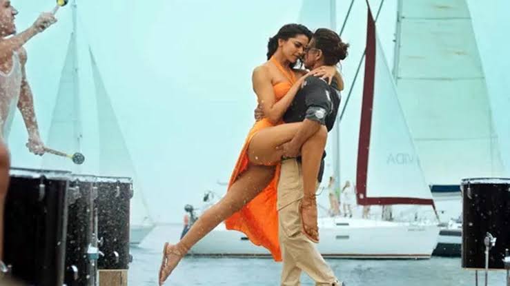 పఠాన్ మేకర్స్ కి షాక్ ఇచ్చిన సెన్సార్ బోర్డ్..