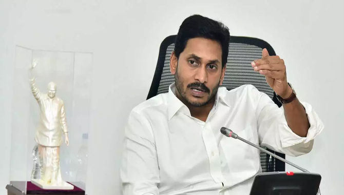 ముఖ్యమంత్రి జగన్ హయాంలో పిల్లల చదువుకు ఆధునిక బాటలు