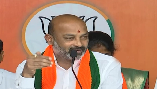 జాతీయ అధ్యక్షుడు లేకుండానే.. రాష్ట్ర అధ్యక్షుడిని  ఎలా?: బండి సంజయ్