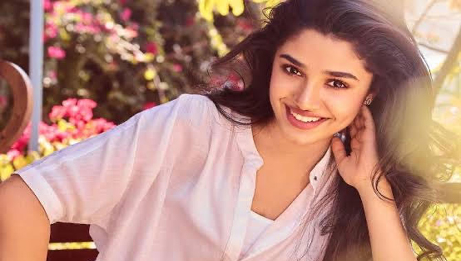 3 ఫ్లాపుల‌కే రియ‌లైజ్ అయిన హీరోయిన్..