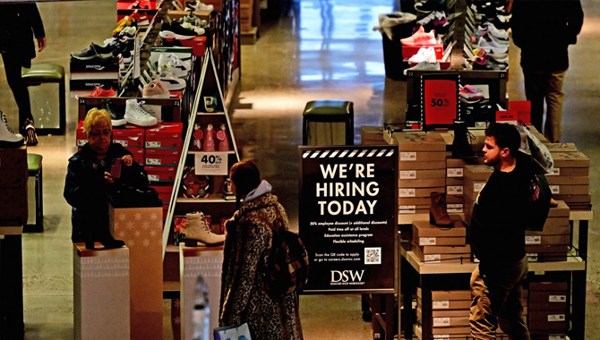 అమెరికాలో కొత్తగా 2,23,000 ఉద్యోగాలు అమెరికాలో కొత్తగా 2,23,000 ఉద్యోగాలు