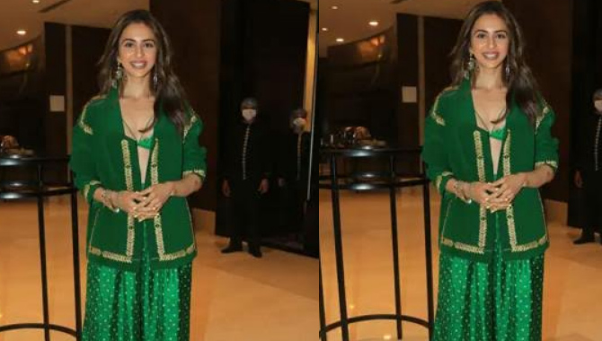 హాట్ హాట్ గా గ్రీన్ డ్రెస్ లో రకుల్ అందాలు..