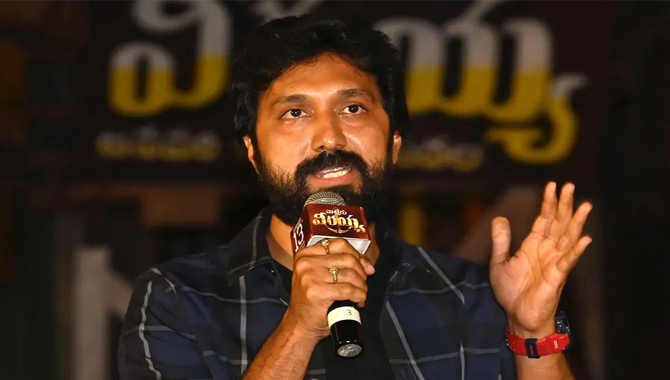 మెగా స్టార్ ని డైరెక్ట్ చేసాను అంతకంటే ఏం కావాలి: డైరెక్టర్ బాబీ