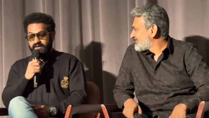 లాస్ ఏంజెల్స్ లో అమెరికన్ స్లాంగ్ తో అదరగొట్టిన తారక్..