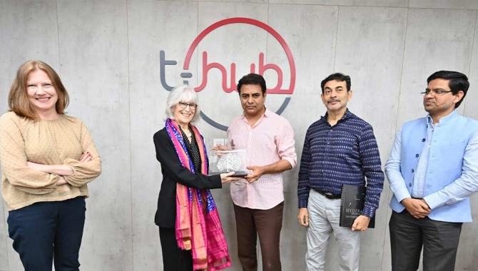 టీహబ్‌ను సందర్శించిన అమెరికా రాయబారి ఎలిజబెత్ జోన్స్