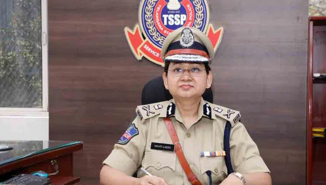 టీఎస్ఎస్పీ అదనపు డీజీగా స్వాతి లక్రా బాధ్యతల స్వీకరణ