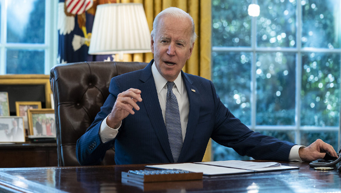 జో బైడెన్ కార్యాలయంలో సంచలనం