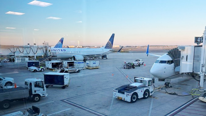 అమెరికాలో అన్ని విమాన సర్వీసులకు బ్రేక్