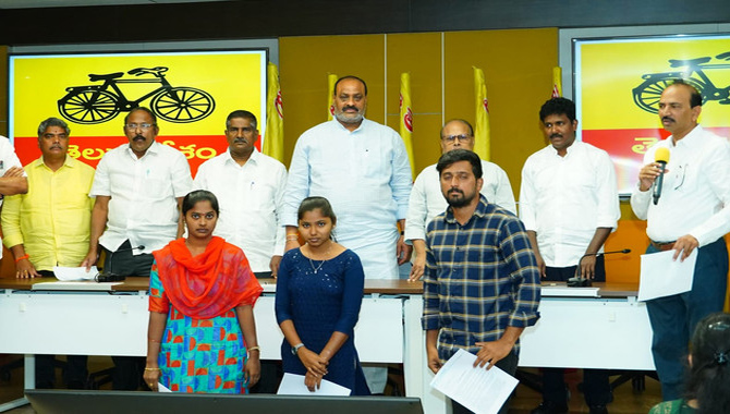 టీడీపీ ఎన్నారై విభాగం ద్వారా రూ.7.5 లక్షల ఆర్థిక సాయం